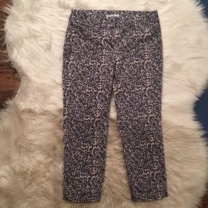 Patterned capris
